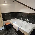 Scarlet Flower - Maggiore Appartement Meina