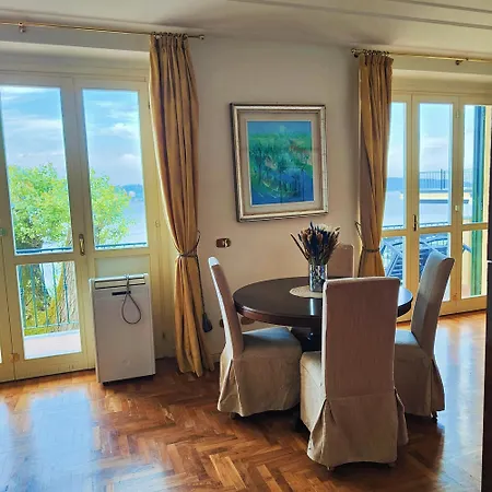 Scarlet Flower - Maggiore Apartment *