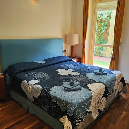 Scarlet Flower - Maggiore * Meina