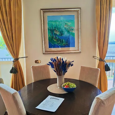 Apartment Scarlet Flower - Maggiore