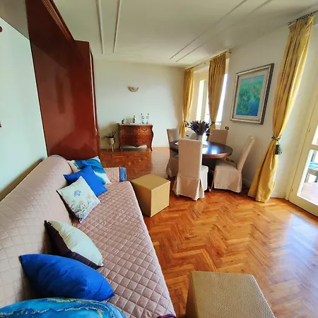 Scarlet Flower - Maggiore Daire *