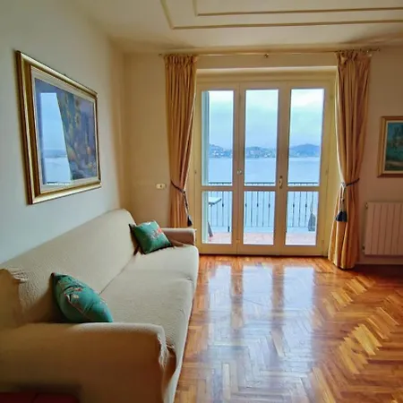 Scarlet Flower - Maggiore Apartment