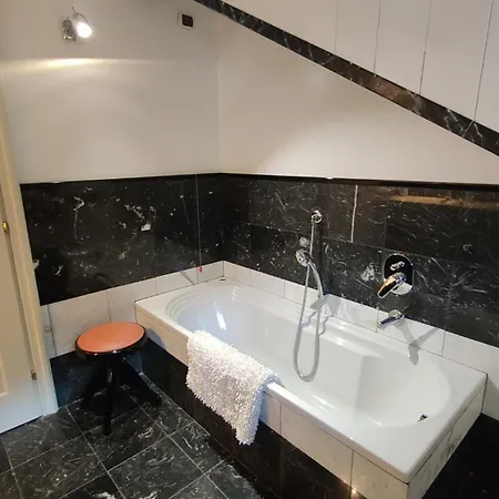 Scarlet Flower - Maggiore Daire Meina