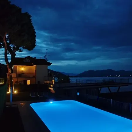 Scarlet Flower - Maggiore Apartment Meina